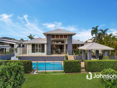 Helensvale 4 Bedroom 933m2 Waterfront Retreat Helensvale