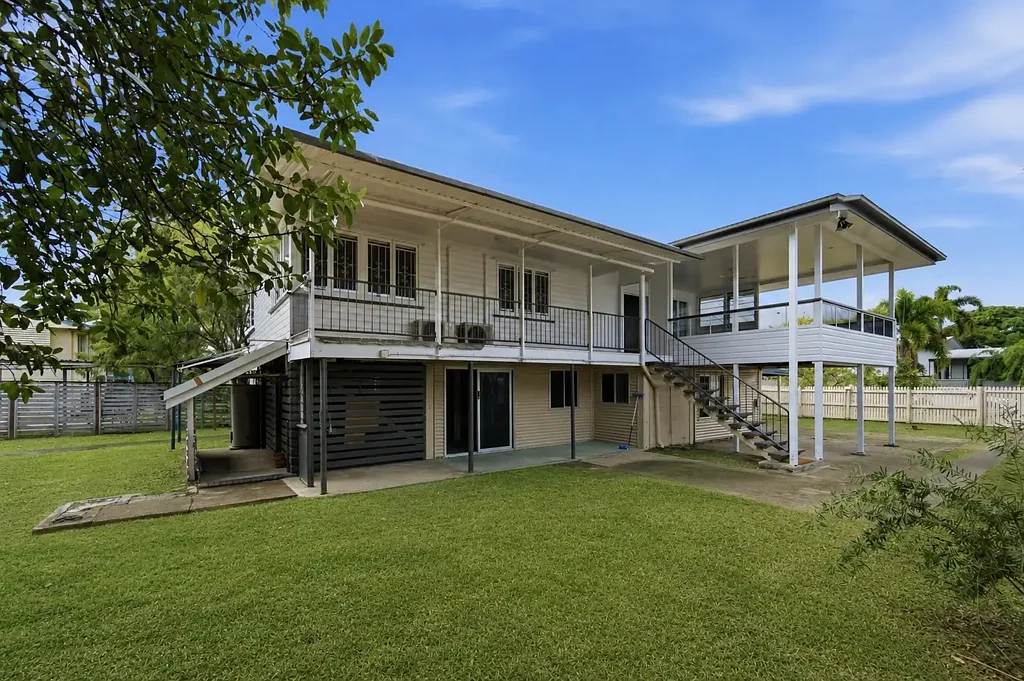 Vincent 3房  Solid Timber Home with Entertainers Deck