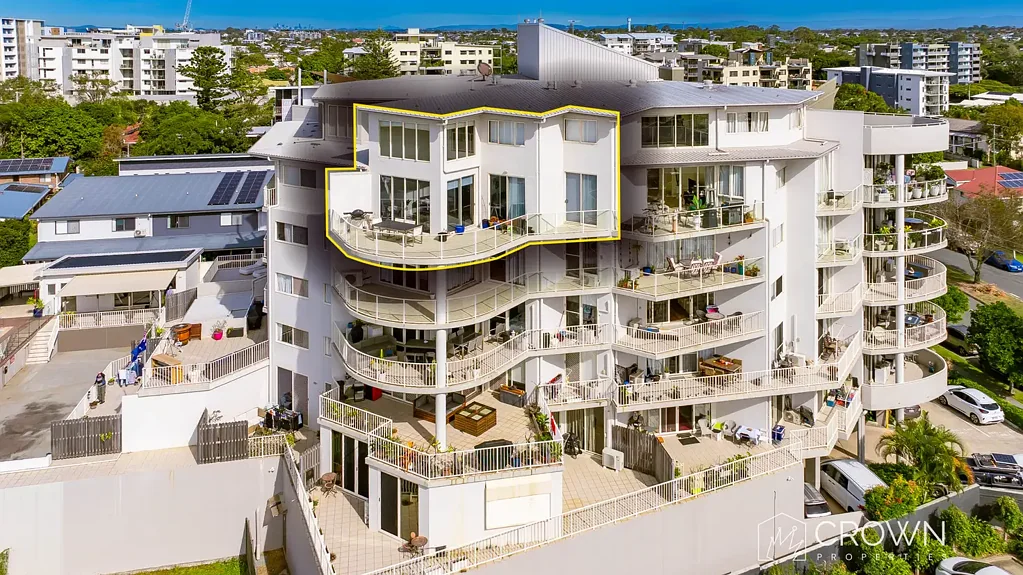 Redcliffe 3 Bedroom Top-Floor Penthouse Living with Captivating Views - Watermark North