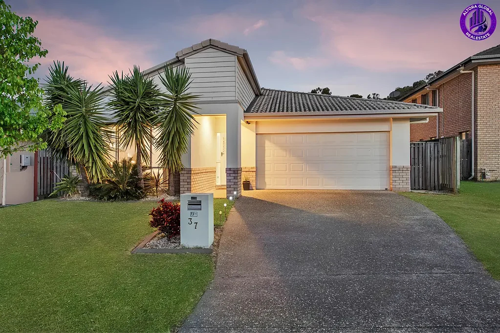 Upper Coomera 4Zimmer Family Homes Like This Don't Last | Pool Potential | Two Living Areas | Move-In Ready