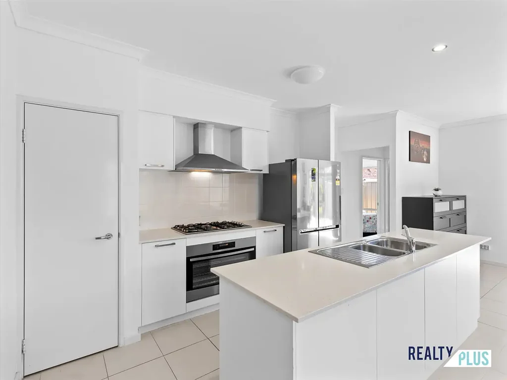 Hamilton Hill 3ਬੈੱਡਰੂਮ Private, Secure & Super Convenient! 3x2 Stand-Alone Rear Home - No Strata Fees!