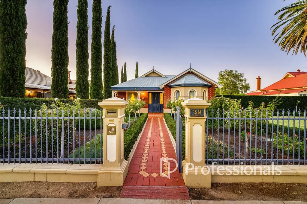 Mildura 3房  Superb location: Inner-city grandeur on Two Titles
