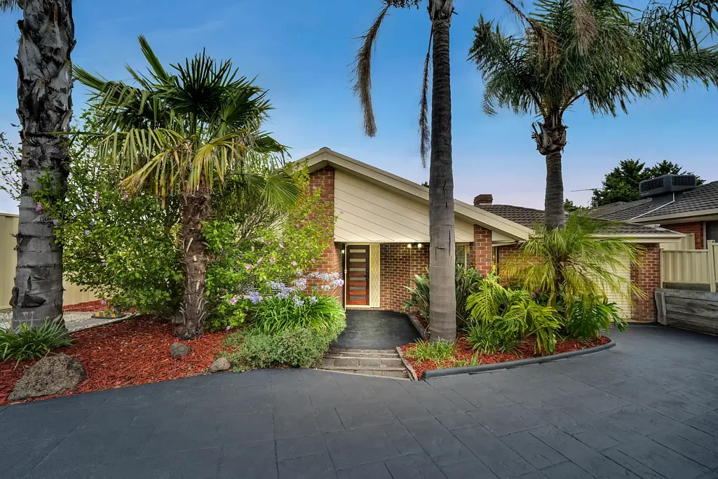 STUNNING FAMILY HOME IN PERFECT LOCATION