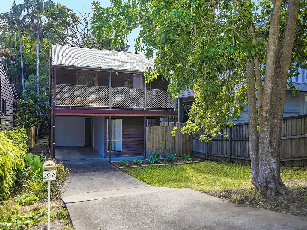 Corinda 4Phòng ngủ Unique Home – Enormous Potential