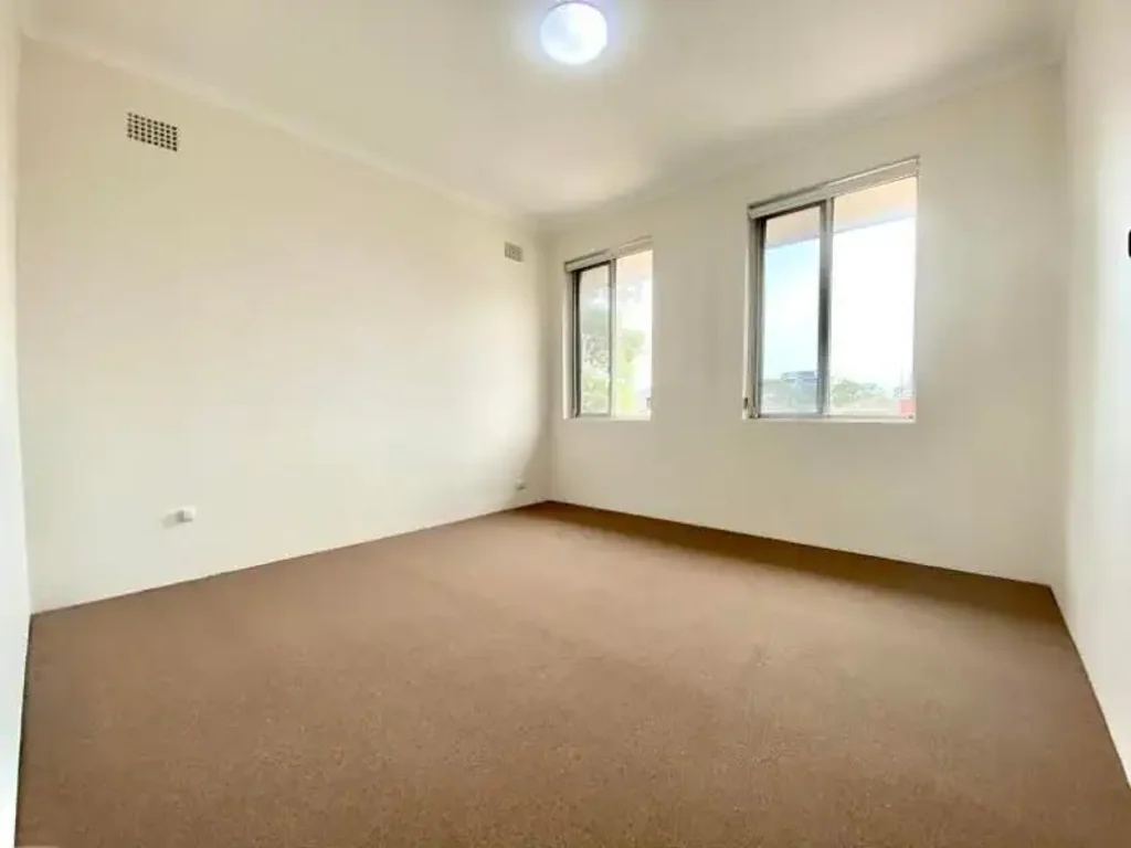CONVENIENTLY LOCATED TWO BEDROOM UNIT