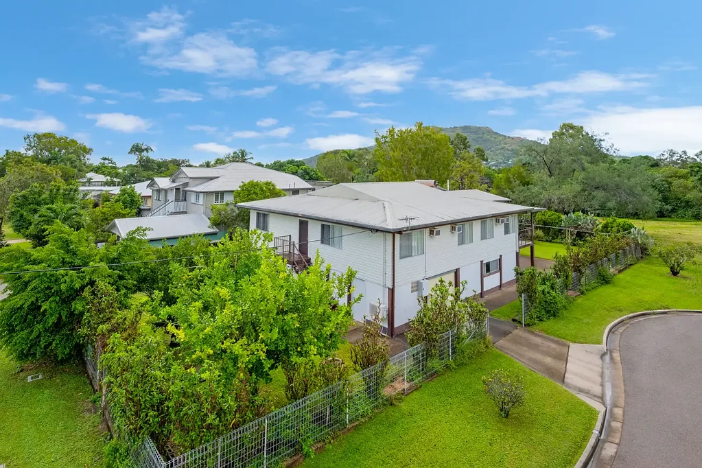 Hermit Park 6房  DUAL LIVING OPPORTUNITY IN POPULAR HERMIT PARK - PRICED TO SELL