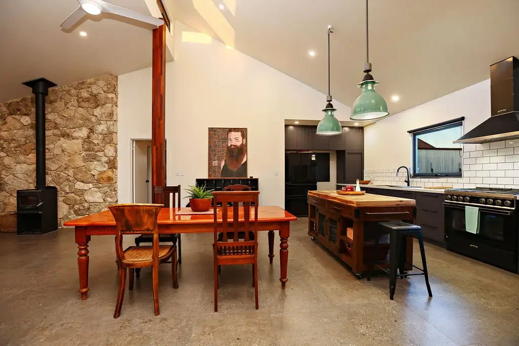 Kingscote Architectural Elegance Amidst Nature - Dover Farm Sanctuary