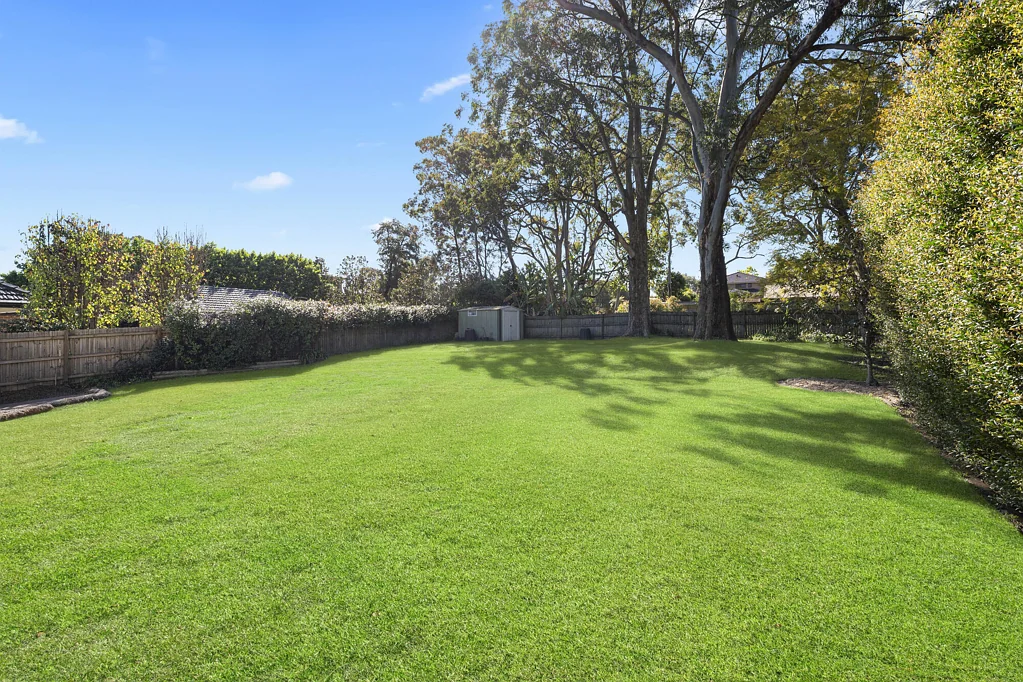 Epping 1Zimmer Vacant Land, High Side, North to Rear, Walk to Rail