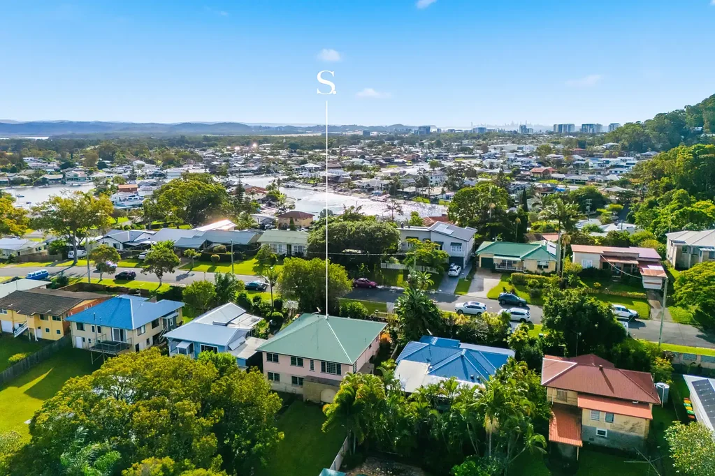 Tweed Heads 5房  First Time Offered in Over 60 Years | 717sqm with Rear Lane Access | Renovate or Redevelop (STCA)