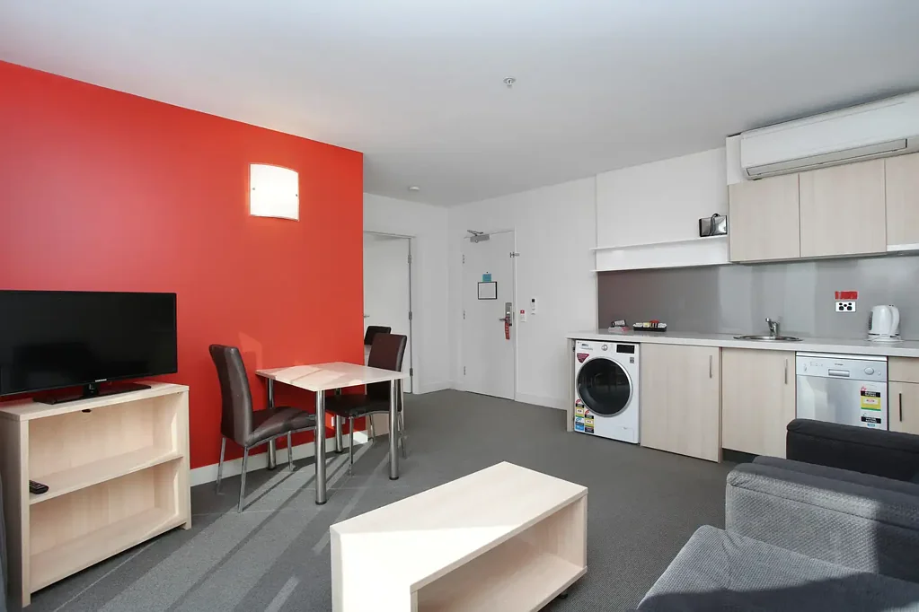 TOP FLOOR BEAUTY IN CONVENIENT CBD LOCATION