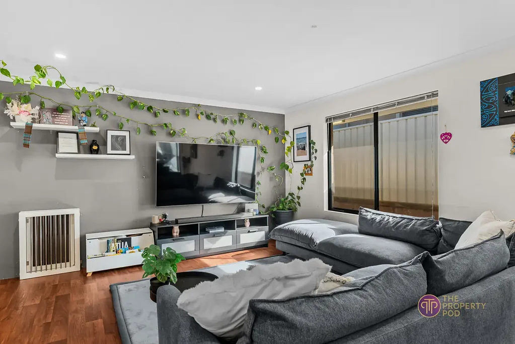 Baldivis 4બેડરૂમ “Parkside position. Spacious living. Entertainer’s backyard.”
