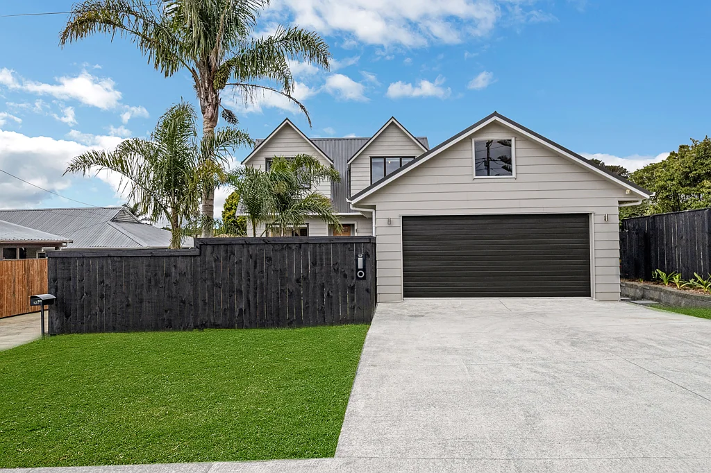 12 Cleve Road, Green Bay, Waitakere City, Auckland