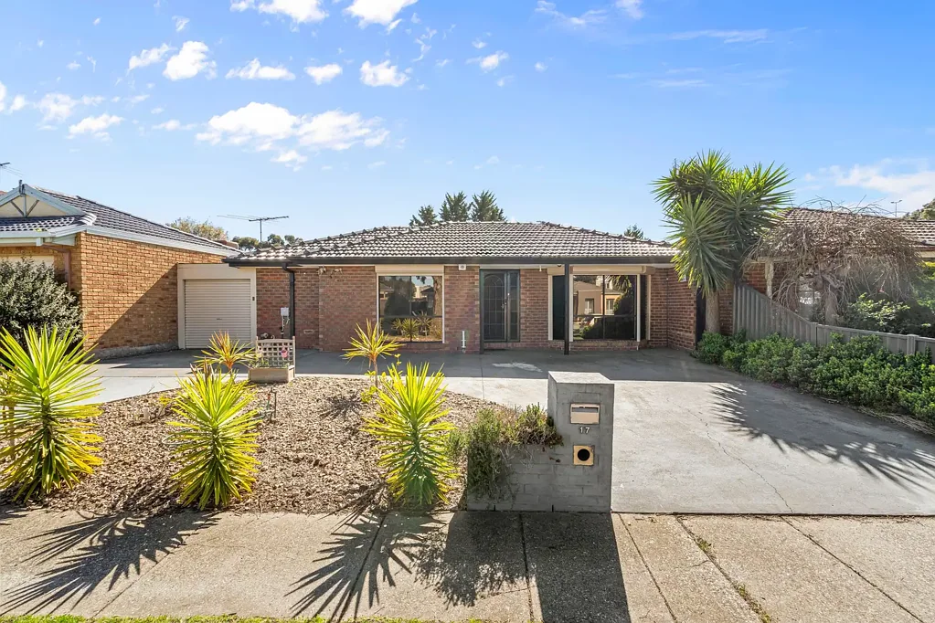Discover Comfort & Style at 17 Cleeland Court