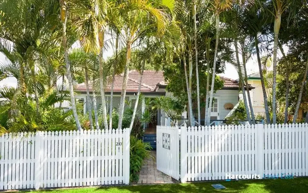 Charming Bayside Cottage with Character and Convenience