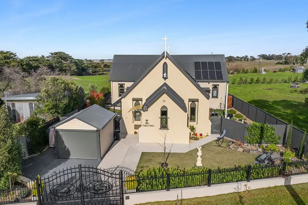 Derrinallum 2Moenga Unique Converted Church – History, Heart and Home in One!