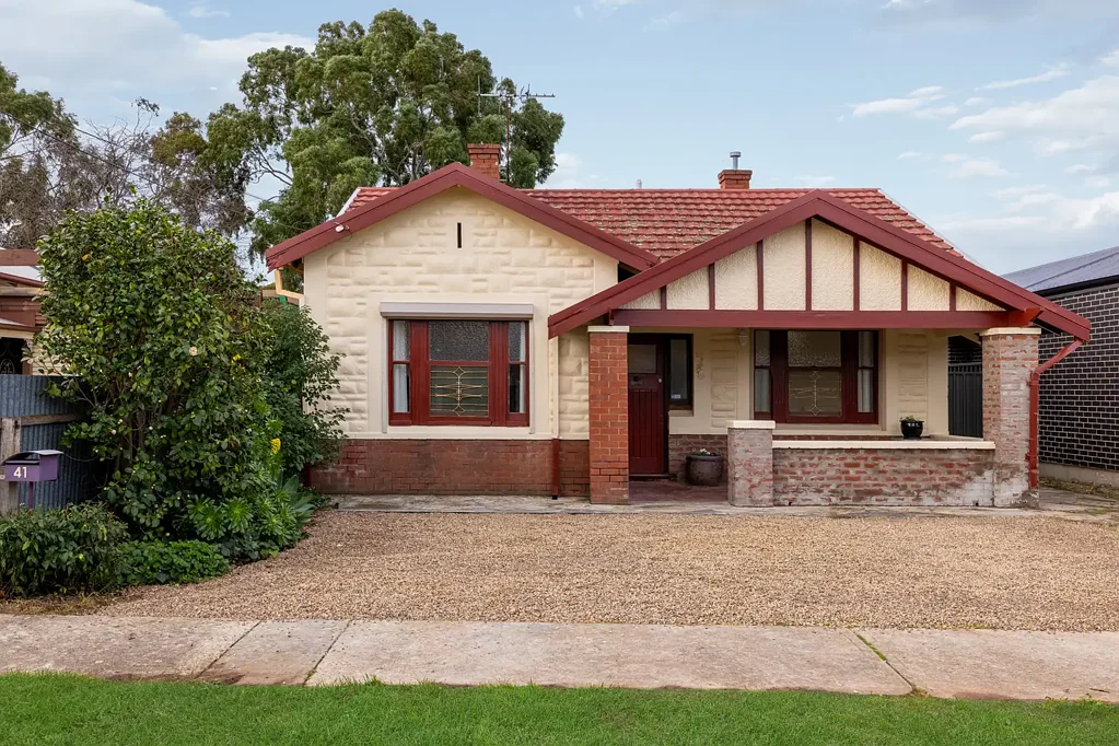 Woodville Park 3Kwarto C1930'S Bungalow with Character, Scope & Location All in One.