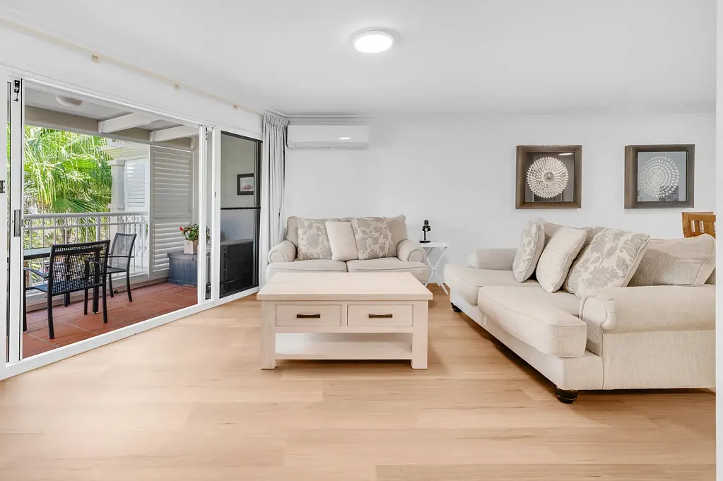 Broadbeach 2બેડરૂમ SPACIOUS BEACHSIDE APARTMENT WITH OCEAN VIEWS