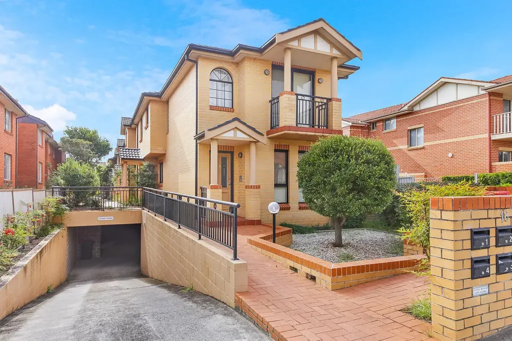 Charming & Convenient Townhouse in Five Dock