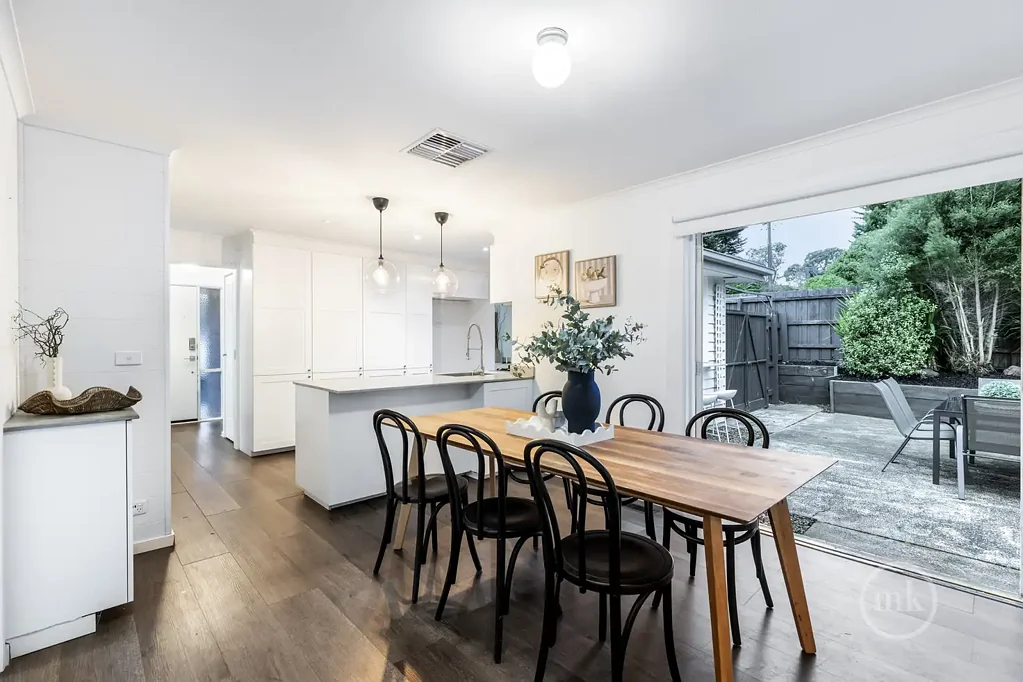 Croydon Hills 4Phòng ngủ Contemporary Family Living with a Versatile Studio Retreat