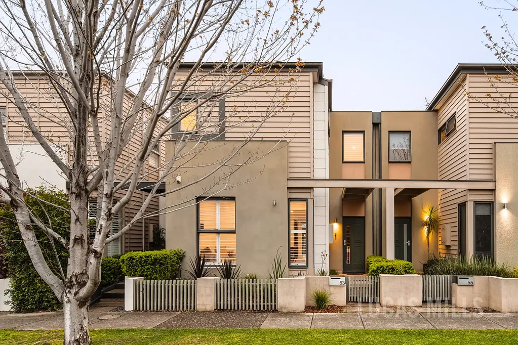 Ascot Vale 3Kwarto Easy-living excellence in a prestige river setting