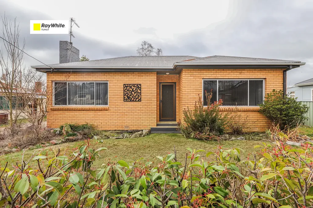 Tumut 3 Bedroom Centrally located family home