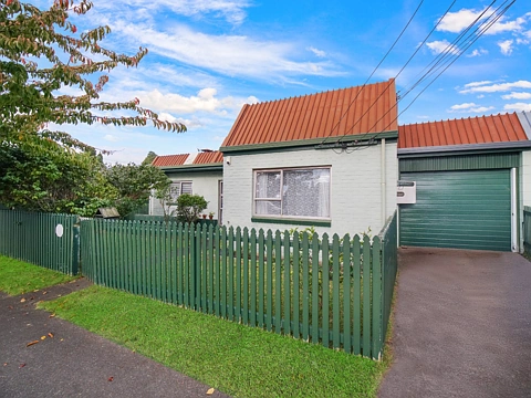 Tidy 2-Bedroom Home with Garage – Great Mount Albert Location
