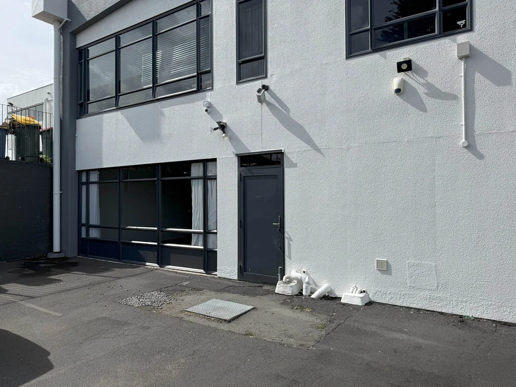 New Lynn VERSATILE OFFICE IN CENTRE OF NEW LYNN