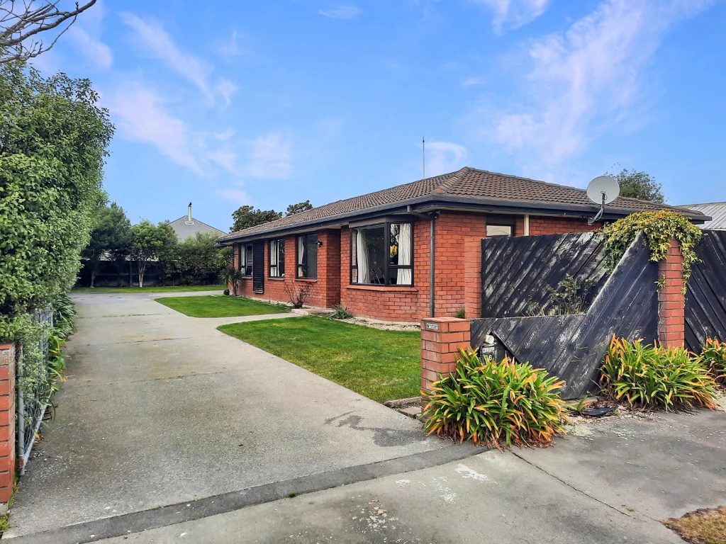 Spacious 4-Bedroom Home In Prime Location