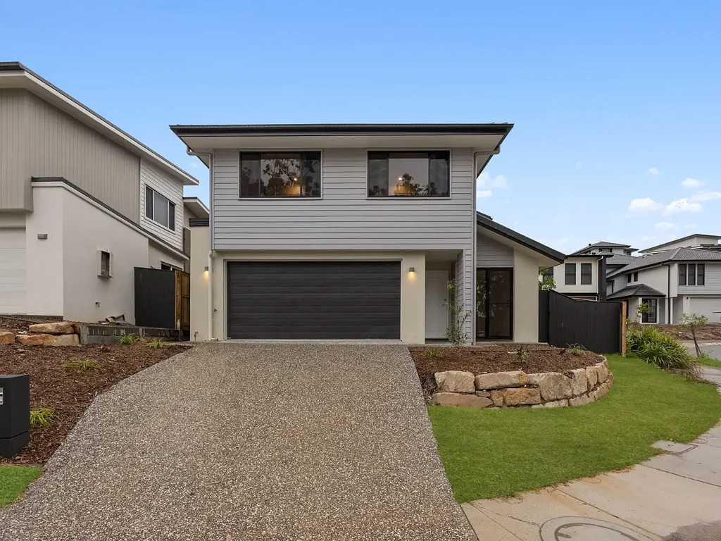 Collingwood Park 4Zimmer Brand New Turnkey Living in a Quiet Cul-de-Sac