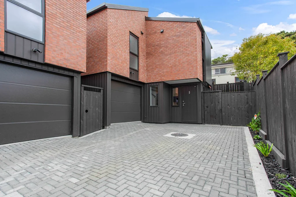 Sunnynook 3 Bedroom Stylish & Solid Standalone Home, Zoned for Exc...