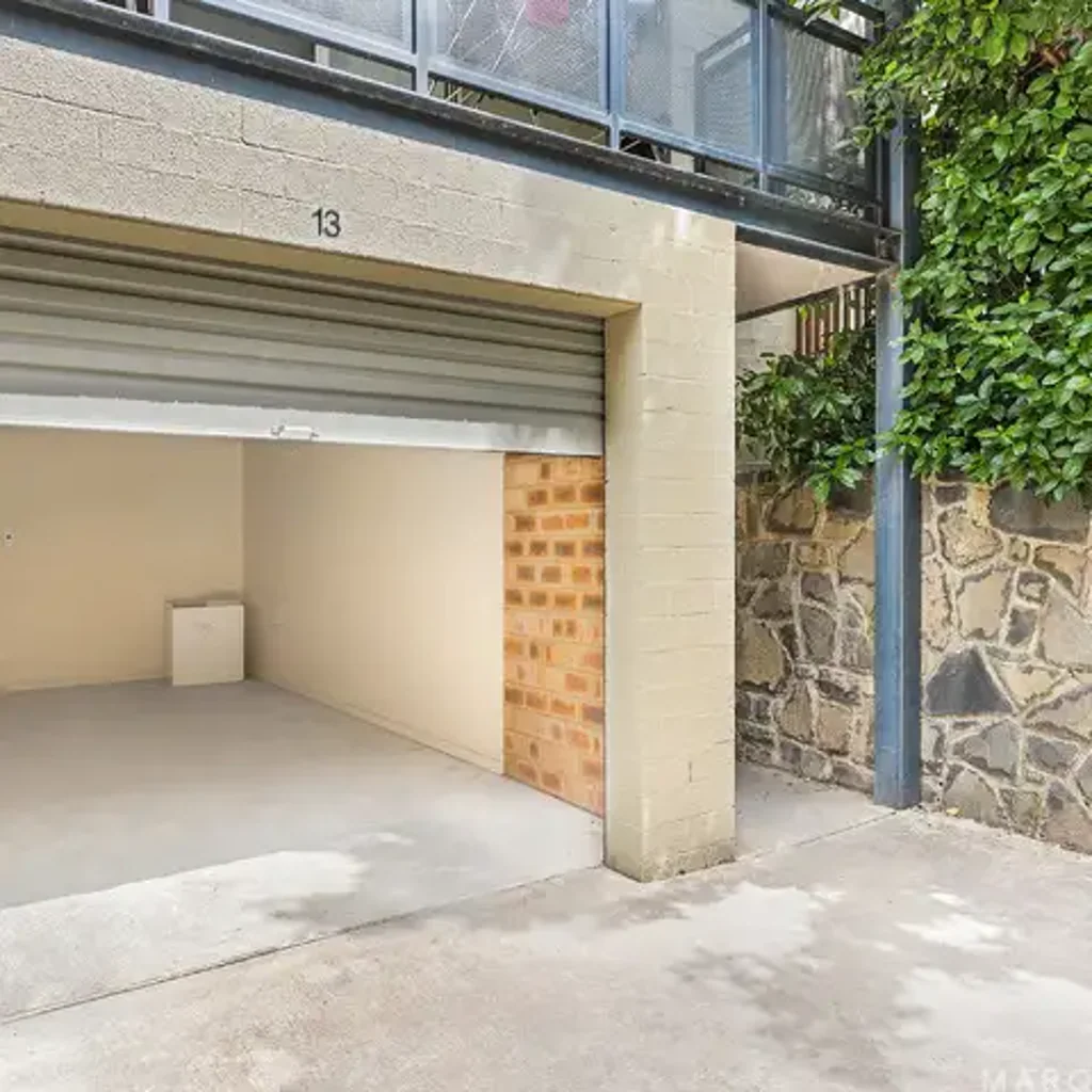 Gungahlin 2غرفة نوم Spacious & Rare Lock-up Garage
