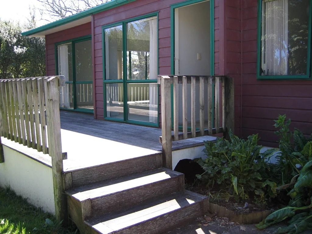 GLADSTONE SCHOOL NEXT DOOR & WALKING DISTANCE ...