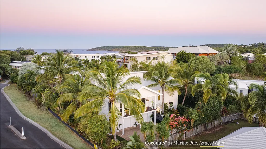 Agnes Water 4Zimmer Timeless Coastal Elegance Just Metres from the Sand