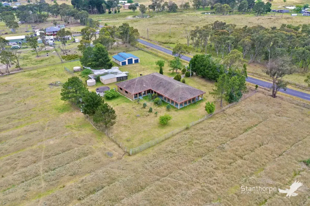 Thulimbah 4ห้องนอน THULIMBAH VIA STANTHORPE HUGE FAMILY RESIDENCE AND LARGE AMERICAN BARN WITH DAMS ON 8.6 ACRES