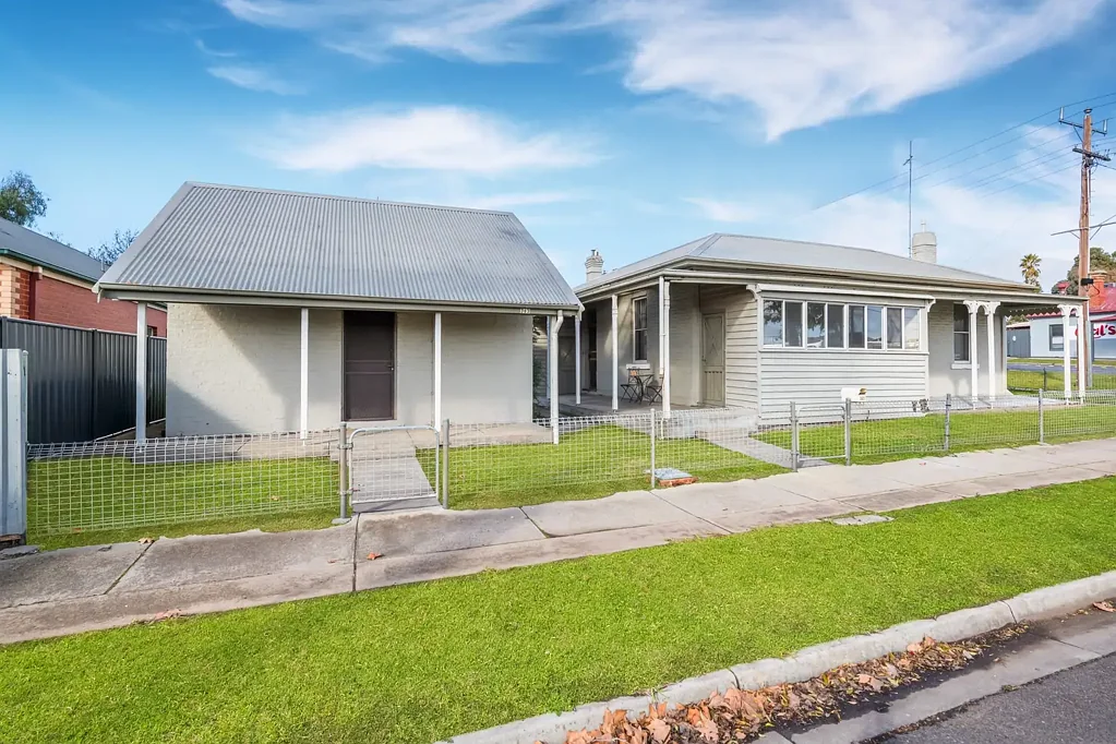 Golden Square 4房  Historic Charm Meets Modern Opportunity – A Rare Golden Square Gem
