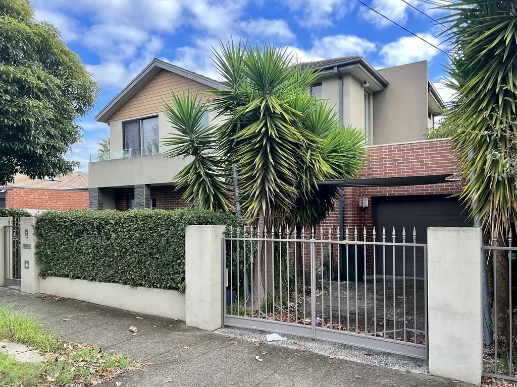 Impressive Townhouse in the Heart of Caulfield   | FLARE REAL ESTATE