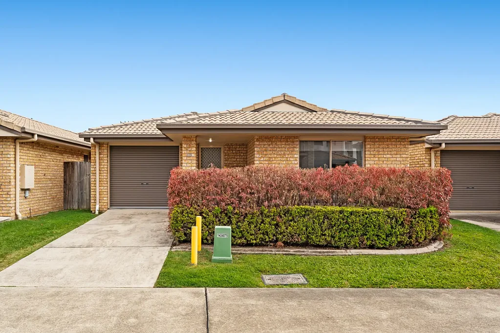 Deception Bay 3部屋 Effortless Entertainer in Coveted Community - Stylish Living, Steps from the Water