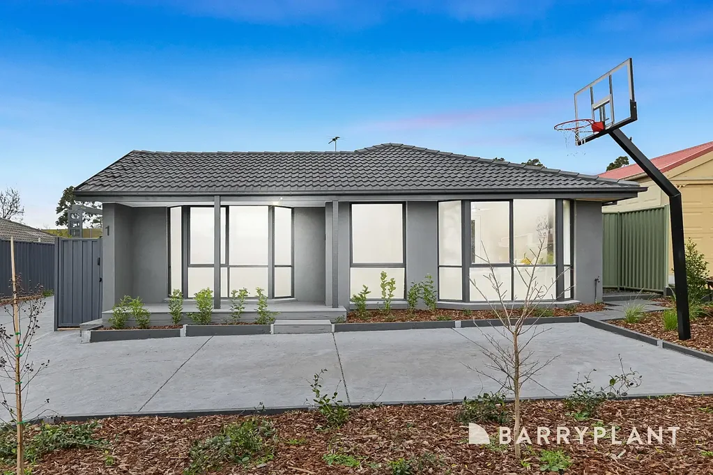 1/65 Strathavan Drive, Berwick, VIC 3806