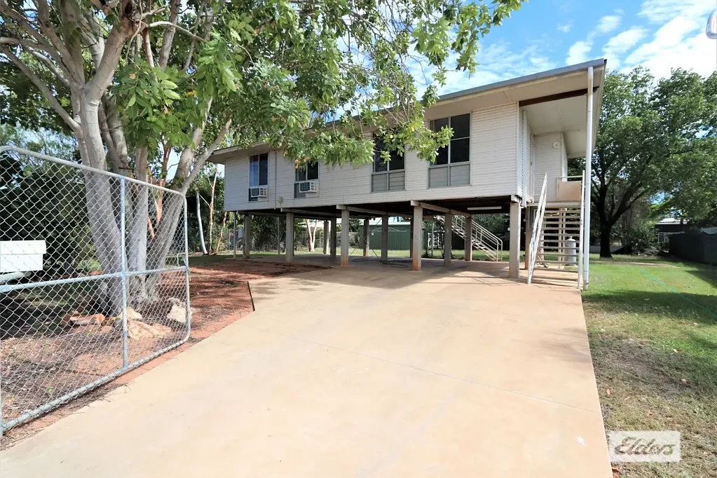 Spacious Elevated Home – Convenient Location