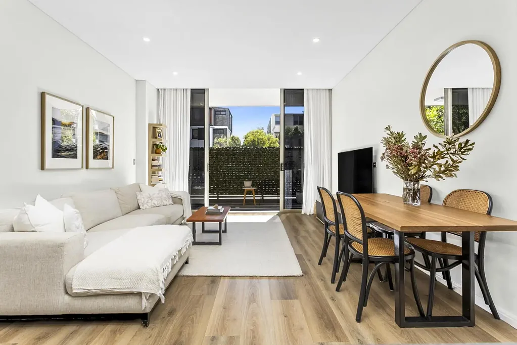 Warriewood 2कमरा North-Facing Ground Floor Apartment with Private Courtyard