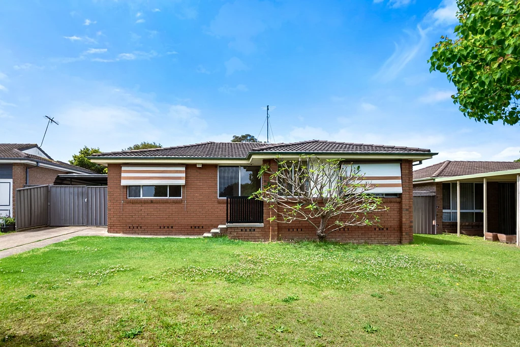 12 Shadlow Crescent, St Clair, NSW 2759