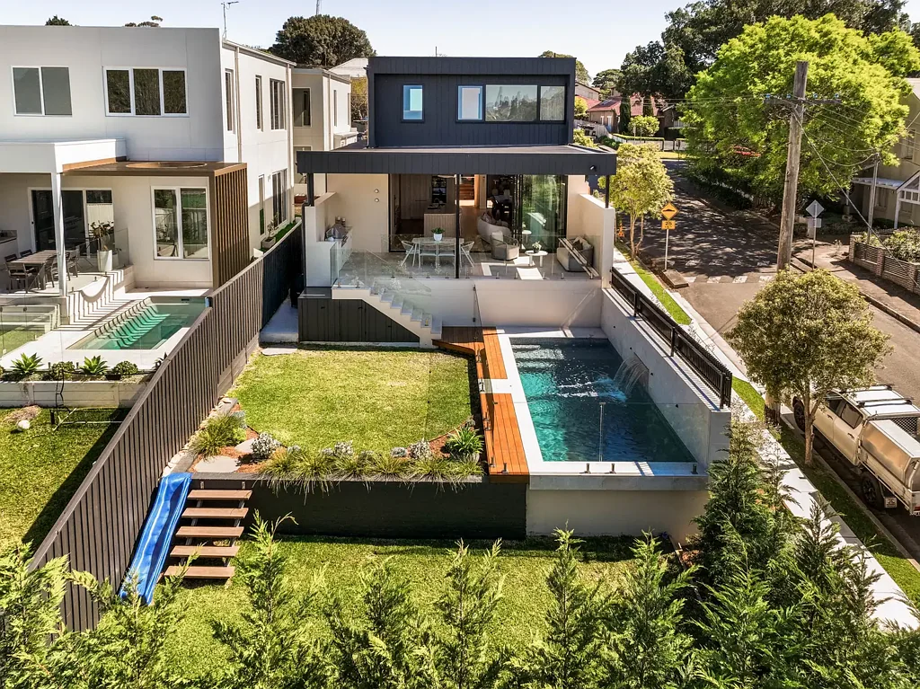 Gladesville 5 Slaapkamer Striking Architectural Family Sanctuary on Premier NE Corner Parcel