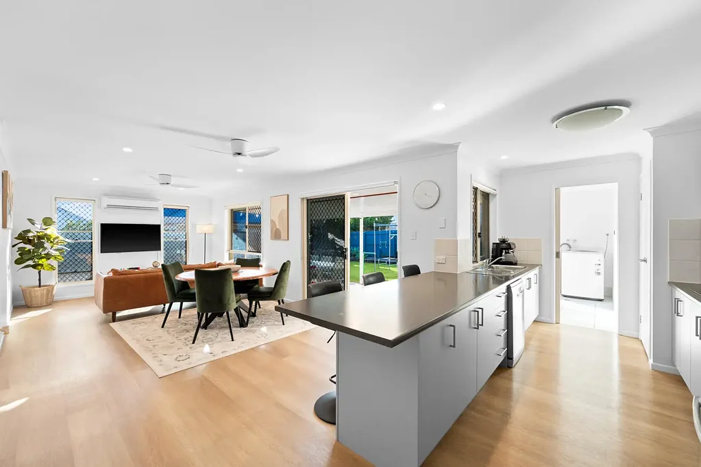 Beerwah 4chambre Fresh, Bright & Family-Ready in the Heart of Beerwah
