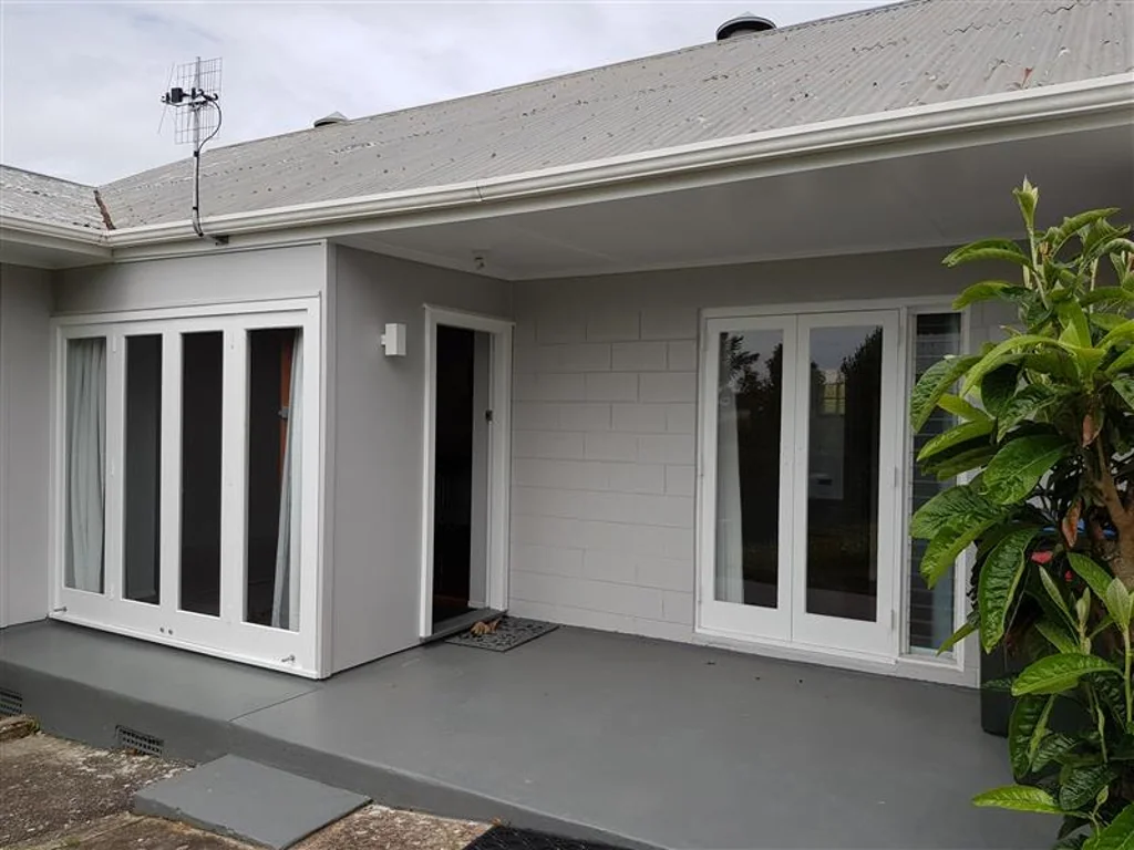 REMUERA - Newly Renovated Beautiful 2 Bedroom Unit