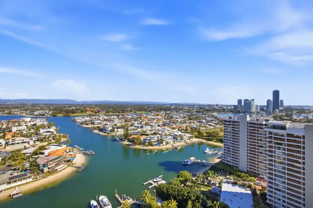 Huge 2 Bedroom - Stunning Views