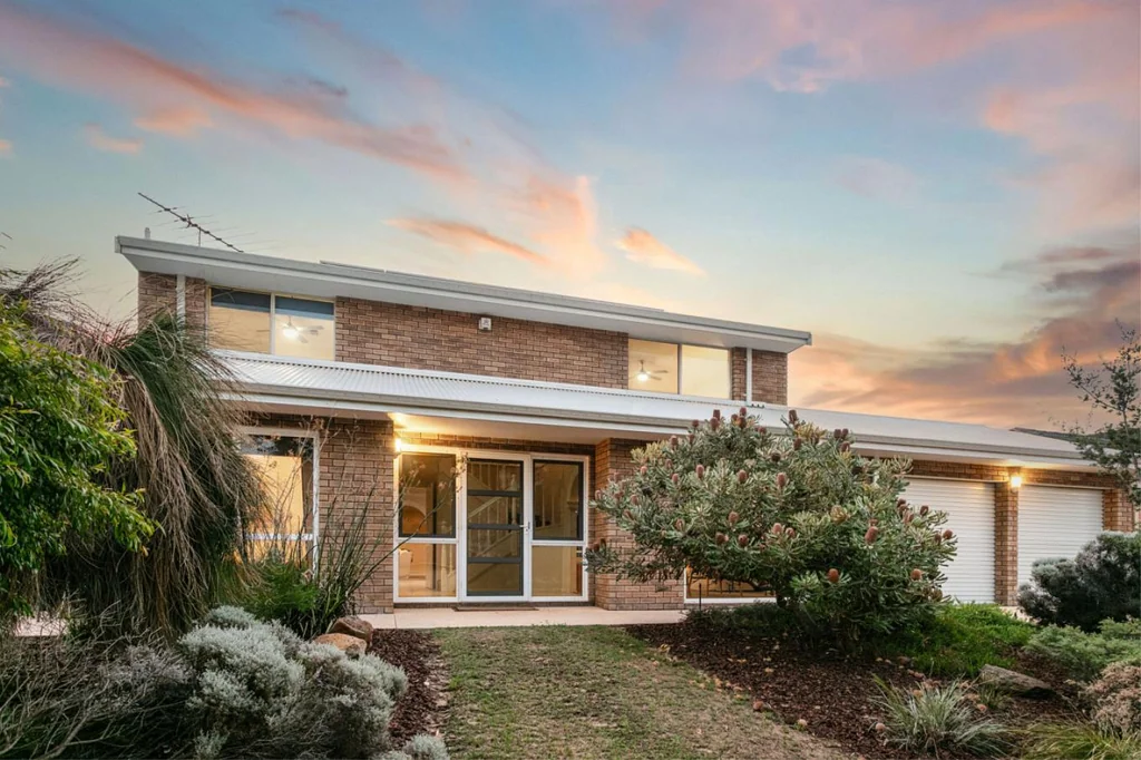 Carine 4બેડરૂમ Ultimate convenience in a peaceful, idyllic setting!