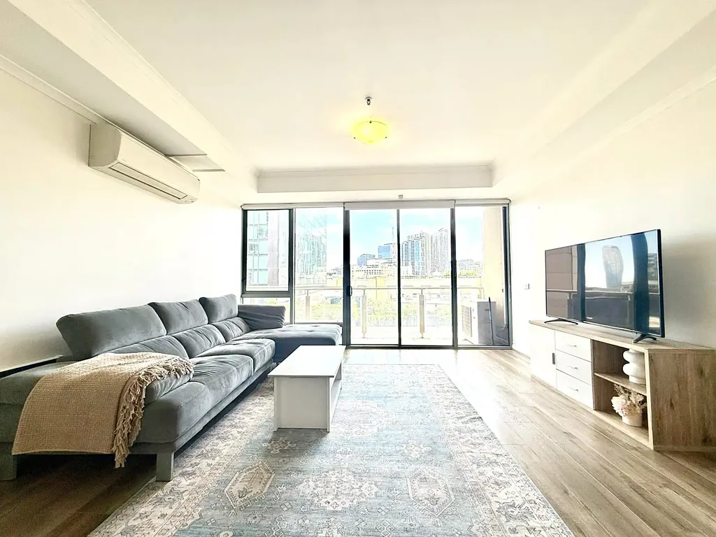 Spacious Furnished 2-Bedroom Apartment in the Heart of Southbank!