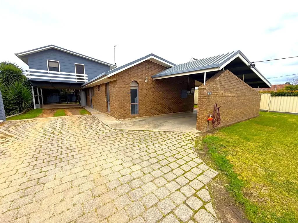 Deniliquin 4બેડરૂમ Two-Storey Home PERFECT for Growing Family in Central Location
