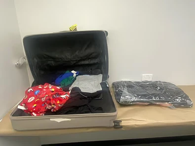 市价上千万！奥克兰机场逮捕2名旅客，行李箱查见63公斤毒品！