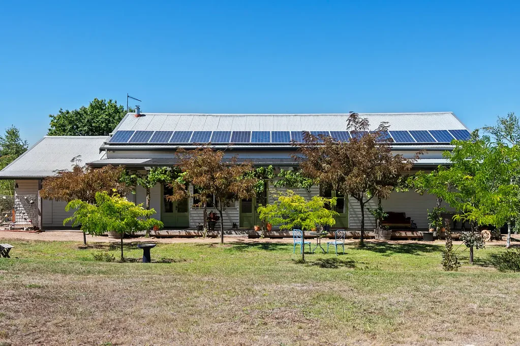 Strathbogie 4ਬੈੱਡਰੂਮ Fully Renovated 350 sqm Family Home on 2 Acres with Seven Creeks Frontage in Glorious Strathbogie